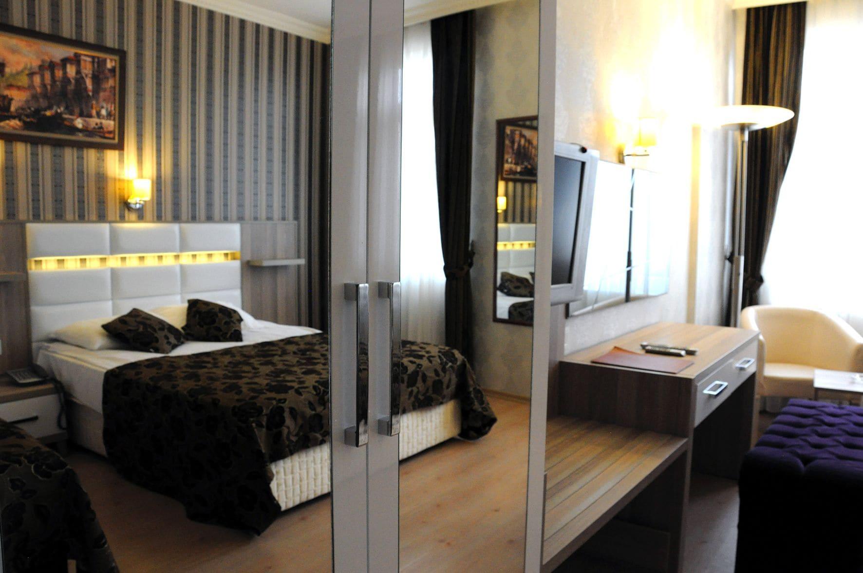 Nil Hotel Istanbul Bagian luar foto