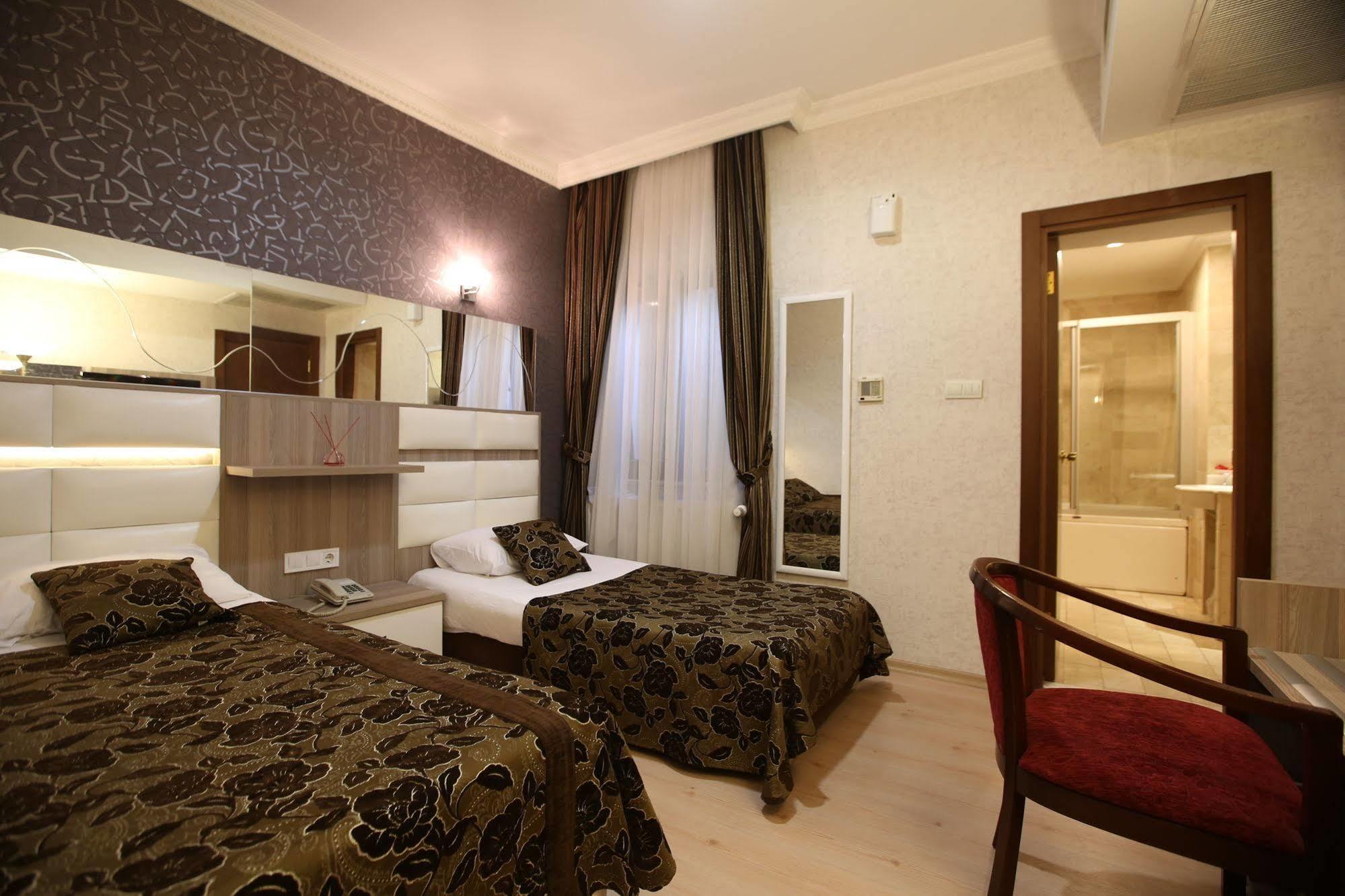 Nil Hotel Istanbul Bagian luar foto
